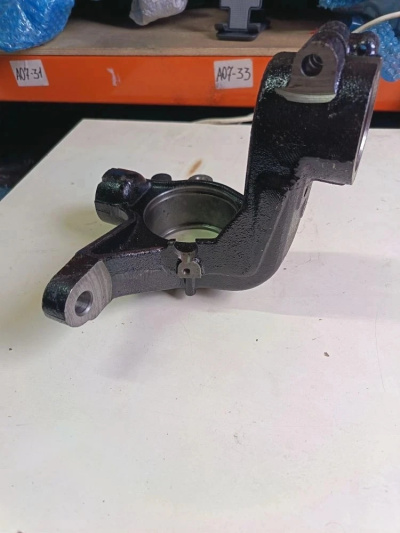 Кулак поворотный правый Иран Ходро Саманд новый. 1,6  л. / 1,8 л.